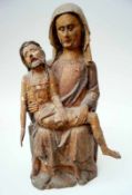 Gotische Pieta mit Resten alter Fassung Mitteldeutsch 1. H. 15. Jh. Thronende Muttergottes, Eiche