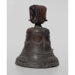 Bronzeglocke Italien - dat. 1351 und Sign. "A. Borghi" Umlaufend sich kreuzenden Federn im