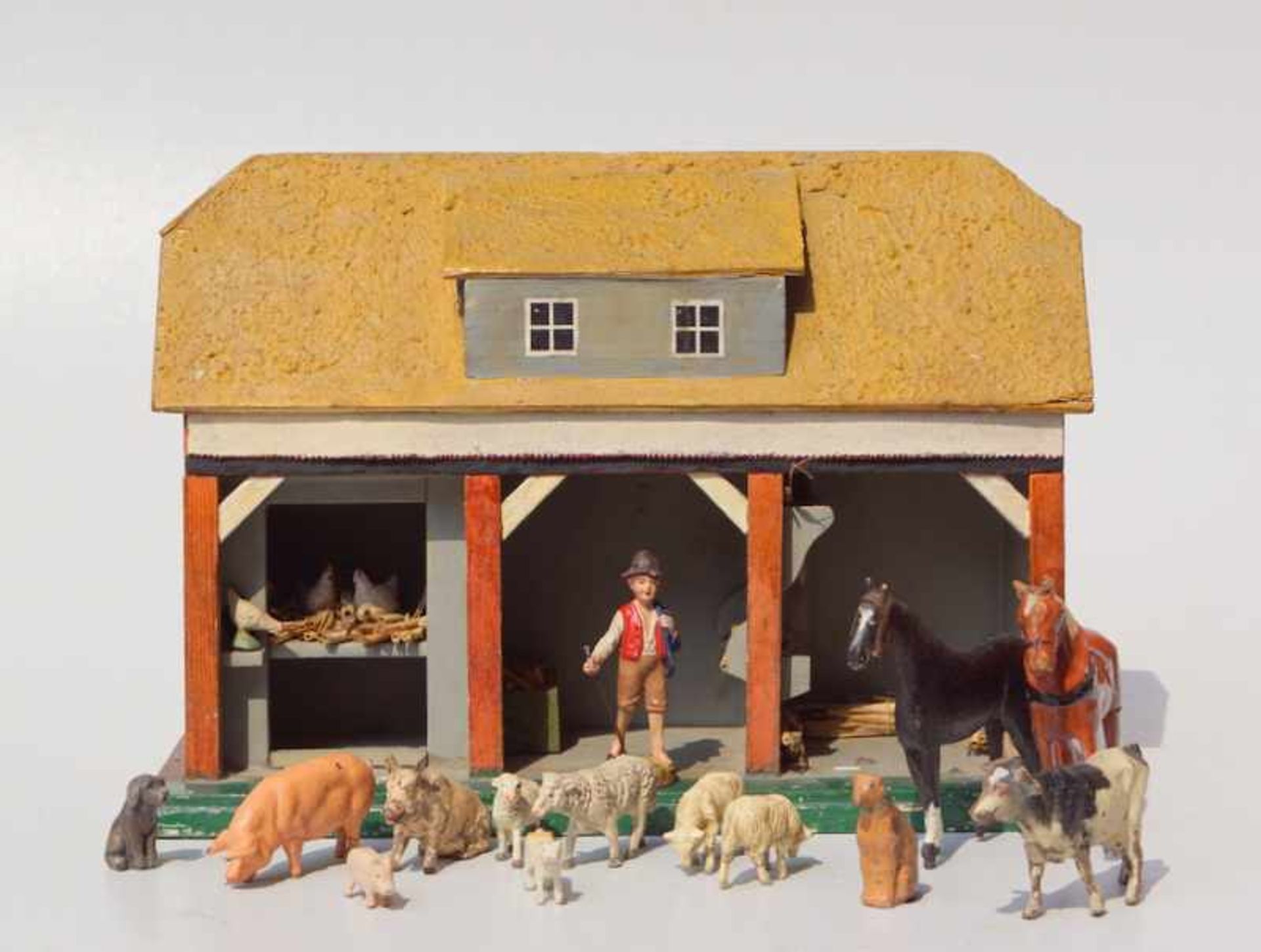Miniaturstall Aus Holz mit diversen Tieren aus verschiedensten Materialien, sowie ein Schäfer,