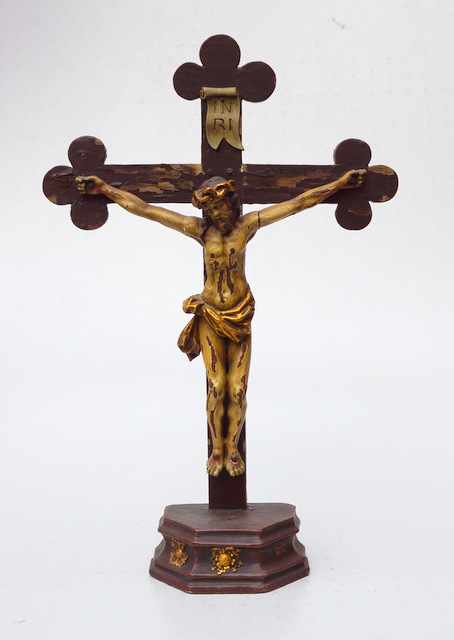 Kruzifix, deutsch, 19.Jhd. aus massiver Eiche geschnitzt und gefasst, die Fassung besch./