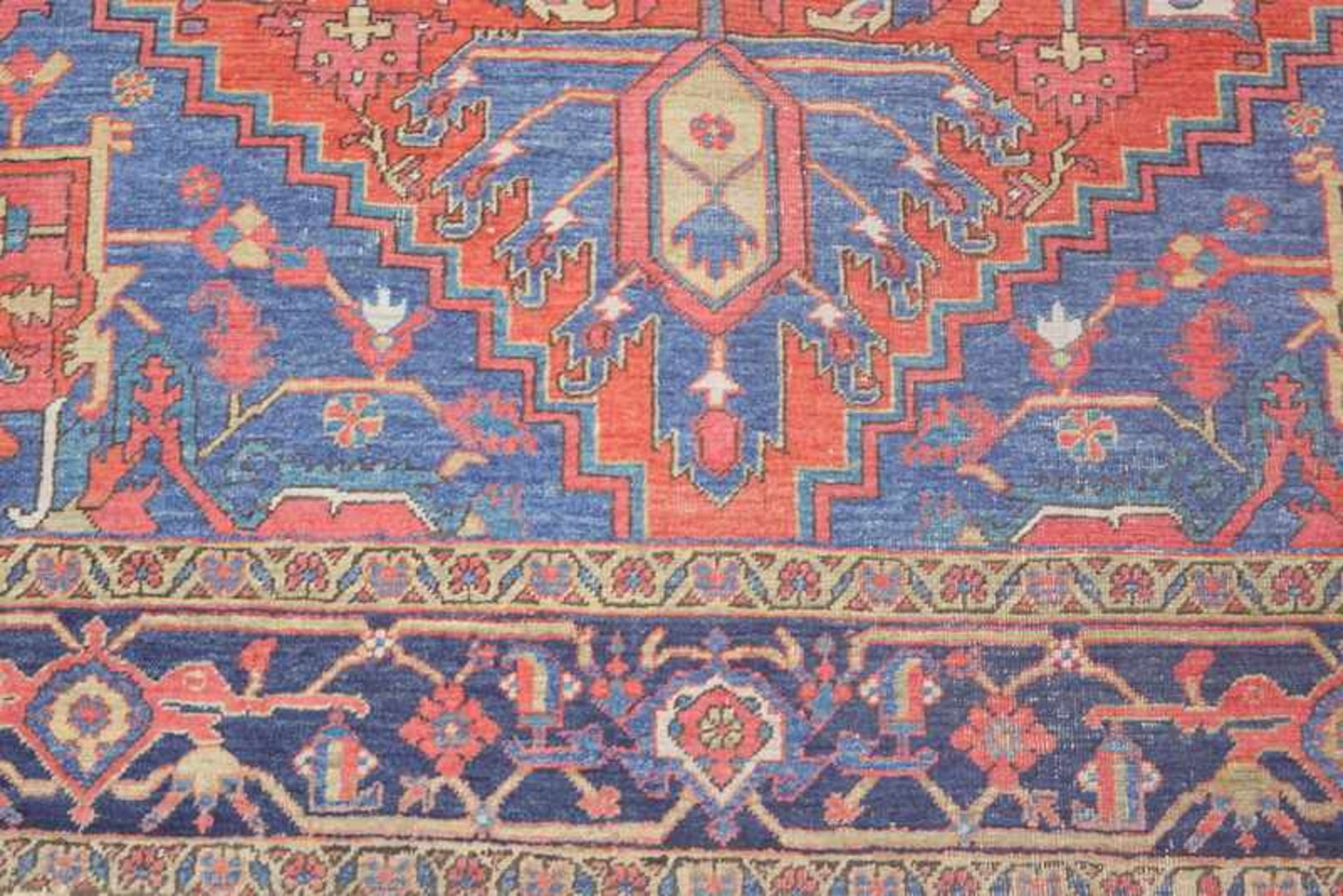 Antiker persischer Heris ca 100 jahre Alt Naturfarben Einschüssig Wolle auf Wolle -2 min Abgetretene - Image 3 of 5