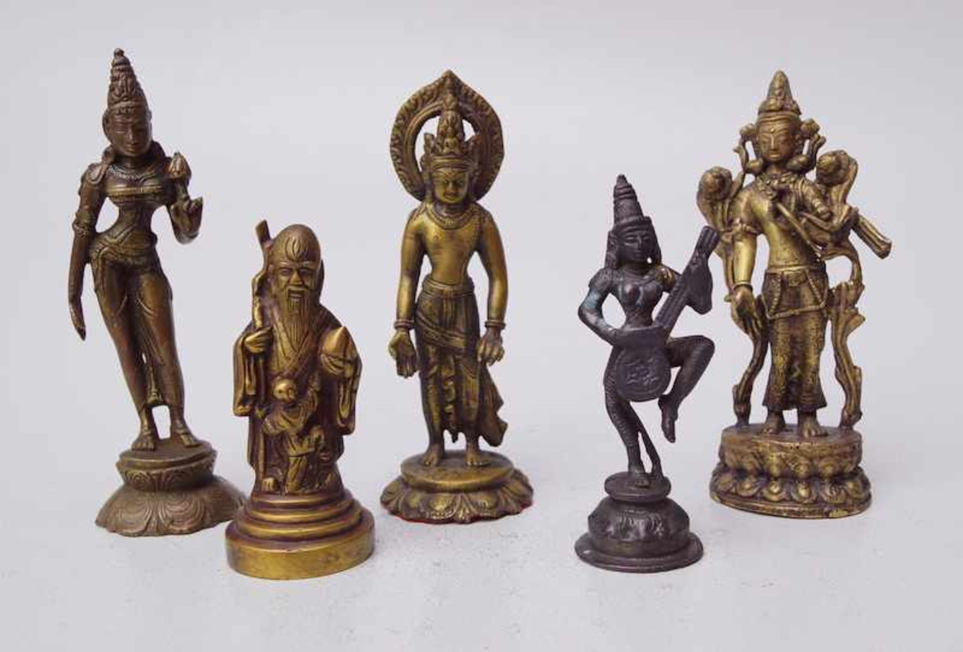 5 Sinotibetische Buddhadarstellungen aus Bronze 2 x Tara sinotibetisch 2 x Indien 1x darstellung von