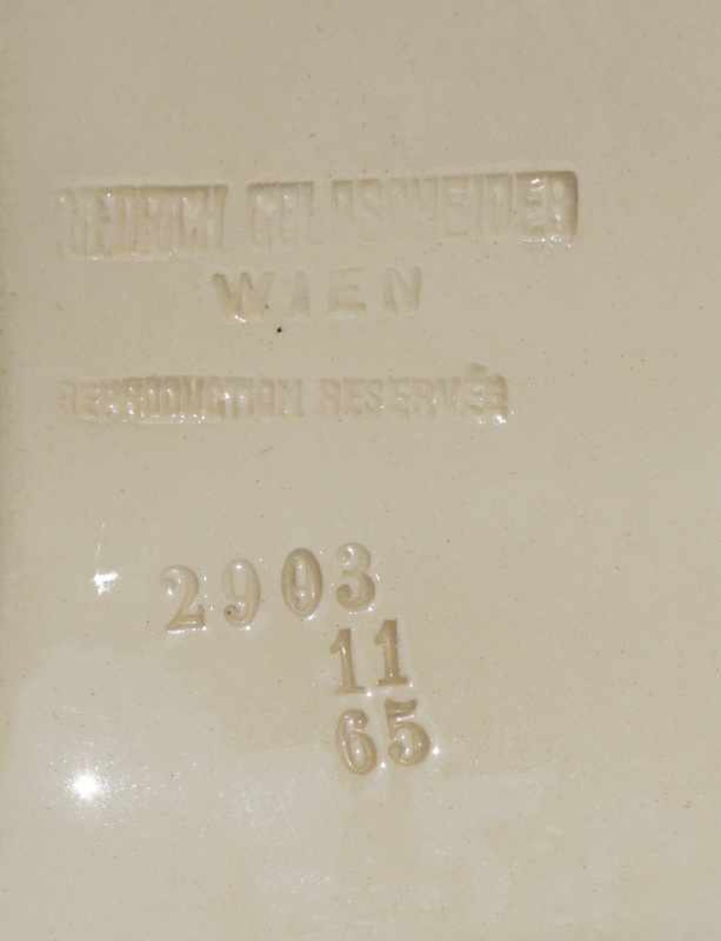 Goldscheider Wien: Große Keramik singende Biedermeierdame in Sänfte Seriennummer 2903, Entw. von - Image 3 of 3