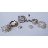 Sammlung von 8 asiatischen Silberobjekten Indien, Thailand, Nepal und Vietnam, 4 handgetriebene