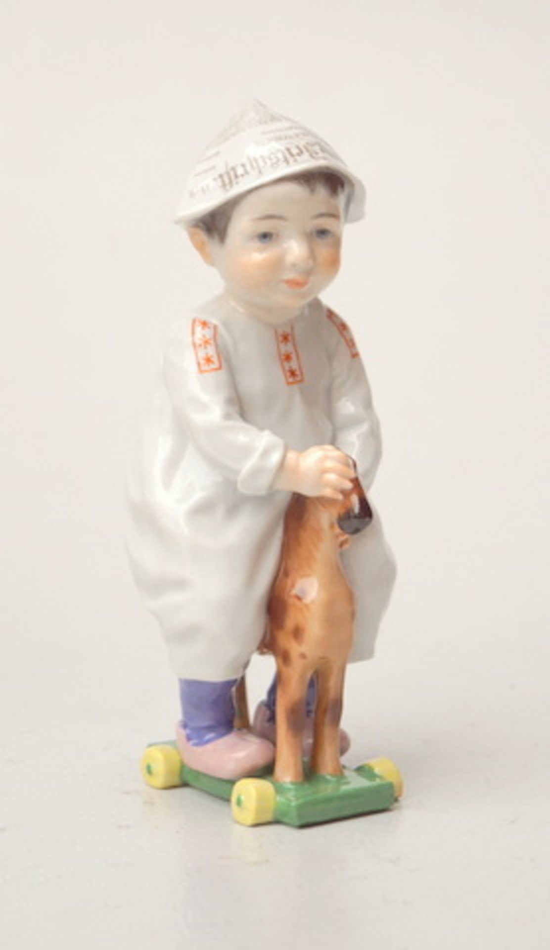 Meißen (Schwertermarke): Kinderfigur "Kind auf Holzpferd", Entw. Konrad Hentschel von 1914Kind mit