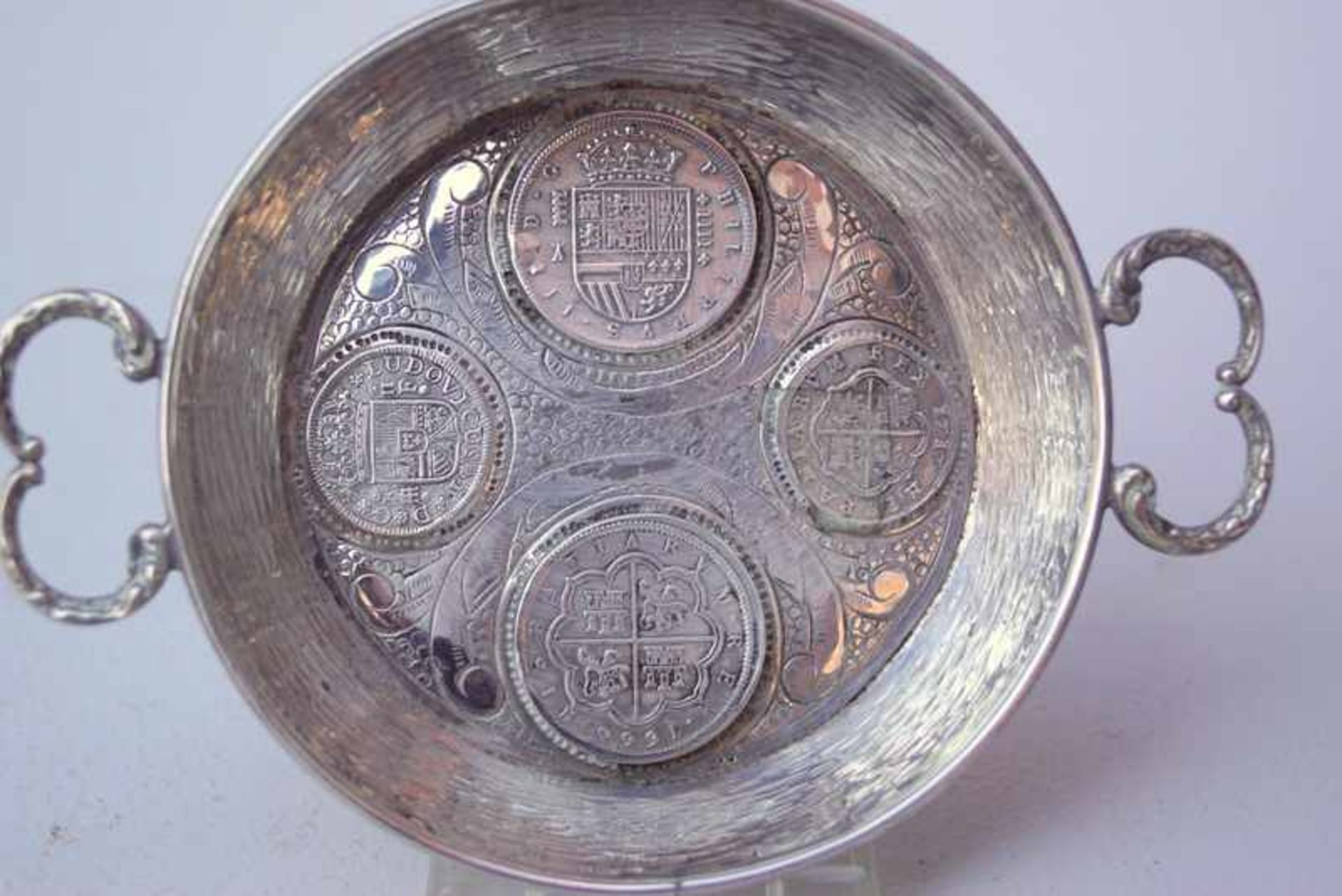 Münzschale 1916 SilberTiefe Schale mit Brezelhenkeln, 16cm, am Rand Phantasiemarken, Ziselierungen