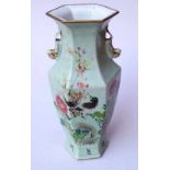 Seladon Oktagonalvase, China 19. Jhd., Thung-ChiGraue Exportscherbe, Blockmarke des Herstellers,