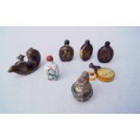 Sammlung von Snuffbottles, China5 Snuffbottles, verschiedene Materialien wie Porzellan, Horn,