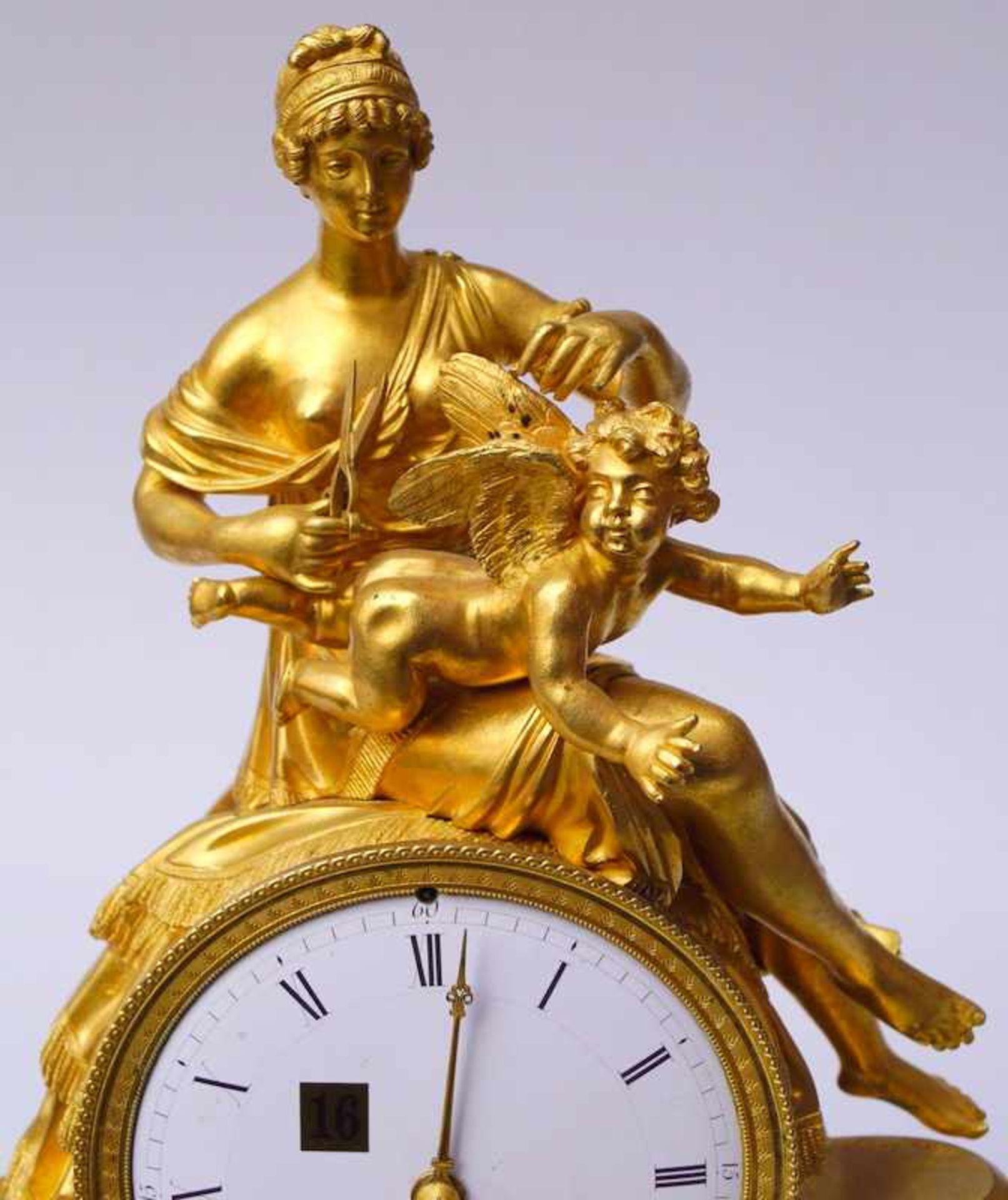 Prunkpendule, "Züchtigung des Amor" Frankreich,um 1820große, feuervergoldete Pendule mit - Image 4 of 4