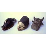 3 Masken farbig gefasst, alterHolz geschnitzt mit farbiger Fassung, 1x Stülpmaske, 2x Darstellung