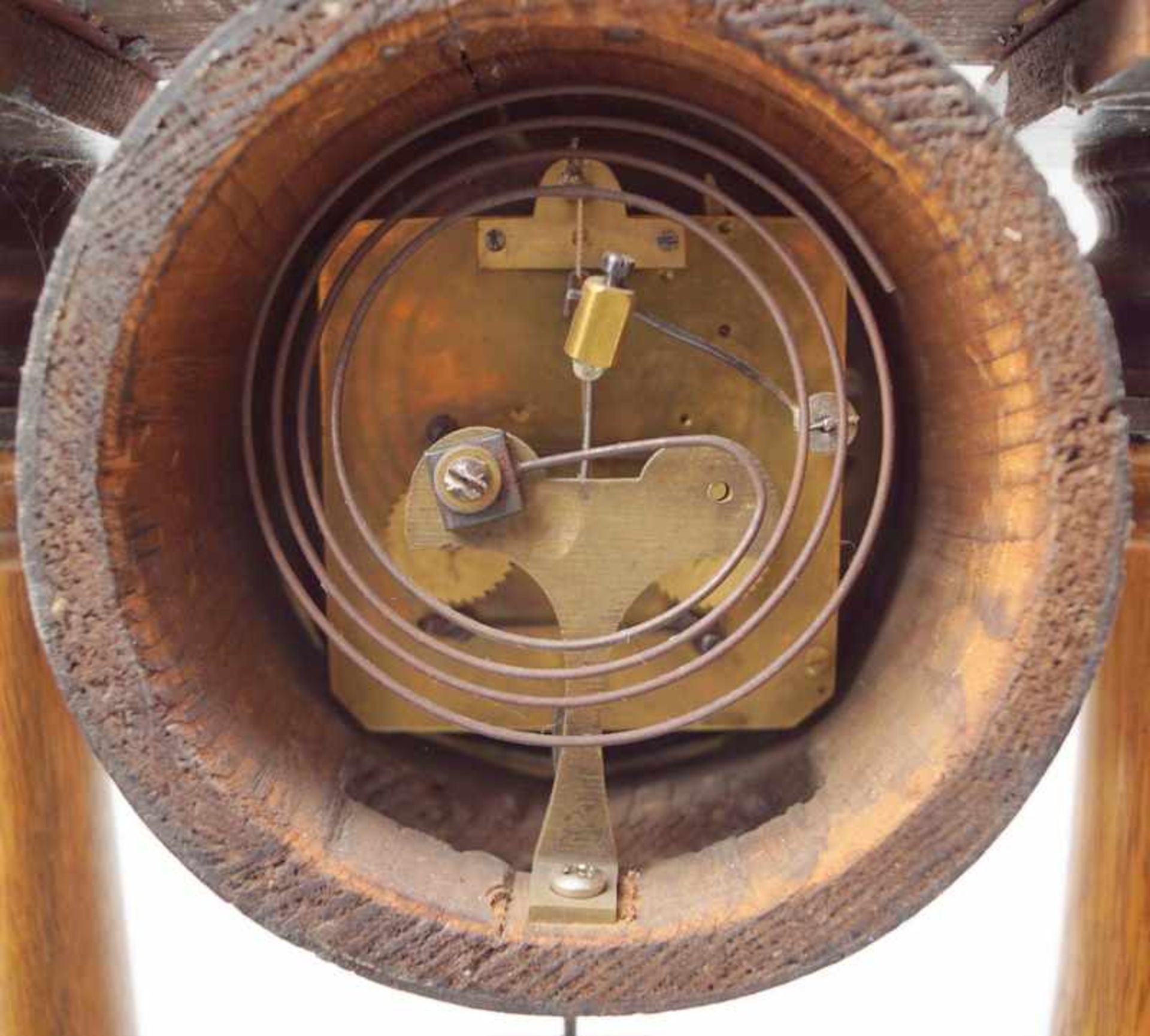 Osterreichische Portaluhr, um 1900Holz, gerahmt von vier dorischen Säulen, kleine - Image 4 of 4
