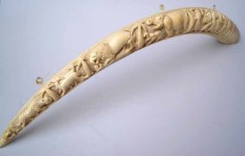 geschnitzter Elfenbeinstosszahn eines Loxodonta africanagrosser Stosszahn -eines Elefanten-