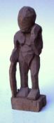 Skulptur eines Stehende MannesMahagoni Hartholz, unbehandelt, Höhe 32cm.