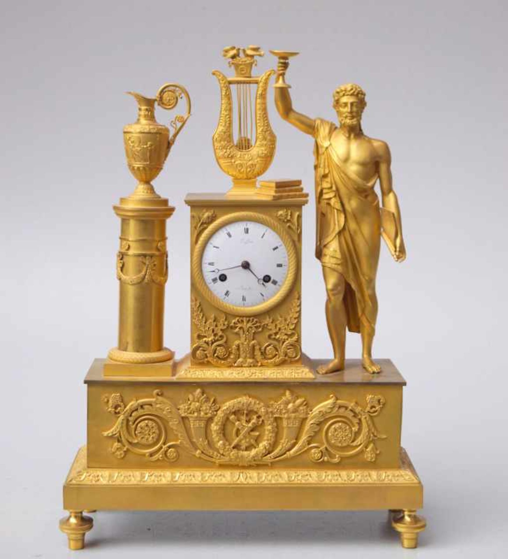 Le Clerk à Bruxelles: große, feuervergoldete Pendule des Empire, um 1820Gehäuse aus feuervergoldeter