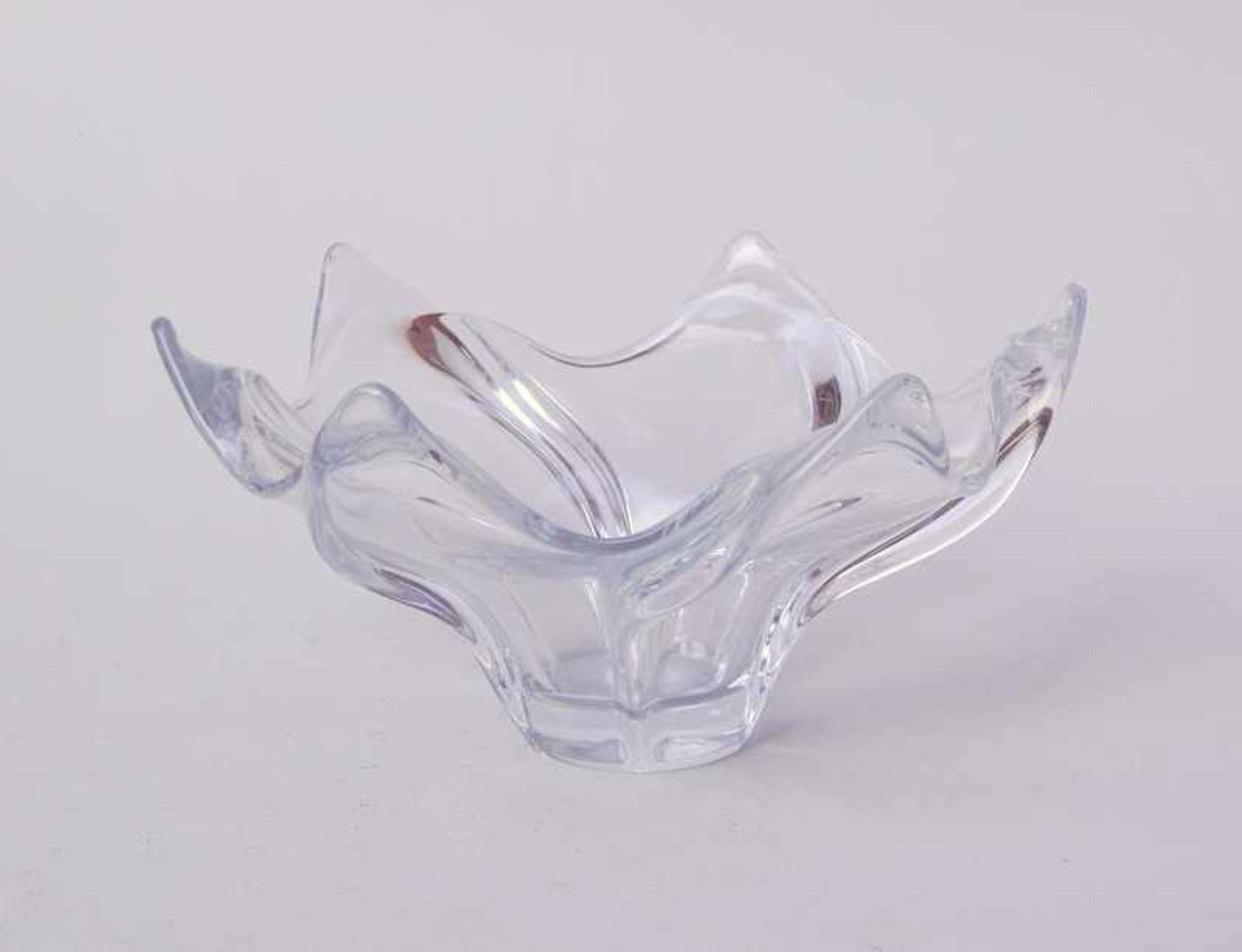 Vannes Glass: Tafelaufsatz, Design der 60er Jahrefarbloses Kristallglas, unter dem Boden geätzte