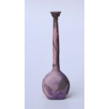 Gallé, Emile (1846 in Nancy;  1904 in Nancy): Vase mit Glyziniendekor, um 1900bauchiger Körper