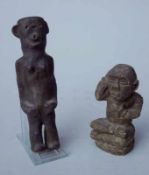 2 Figuren, Stein und Terrakotta, älterSteinerne Figur, Darstellung einer männlichen Figur im