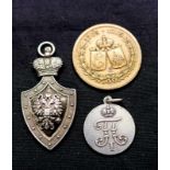 3 Russische Auszeichnungen / AnhängerSilber in Wappenschildform, mit dem Romanovadler, sowie zwei