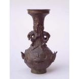 2 Bronzevasen, China, 19. Jhd.Balustervase mit vollplastischen Meerestierdarstellungen und Vase in