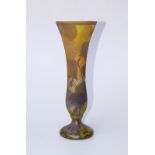 Daum Frères, Nancy: Vase mit Lindenblattdekor, um 1910Tulpenform, gelbes Glas mit orange-grün-