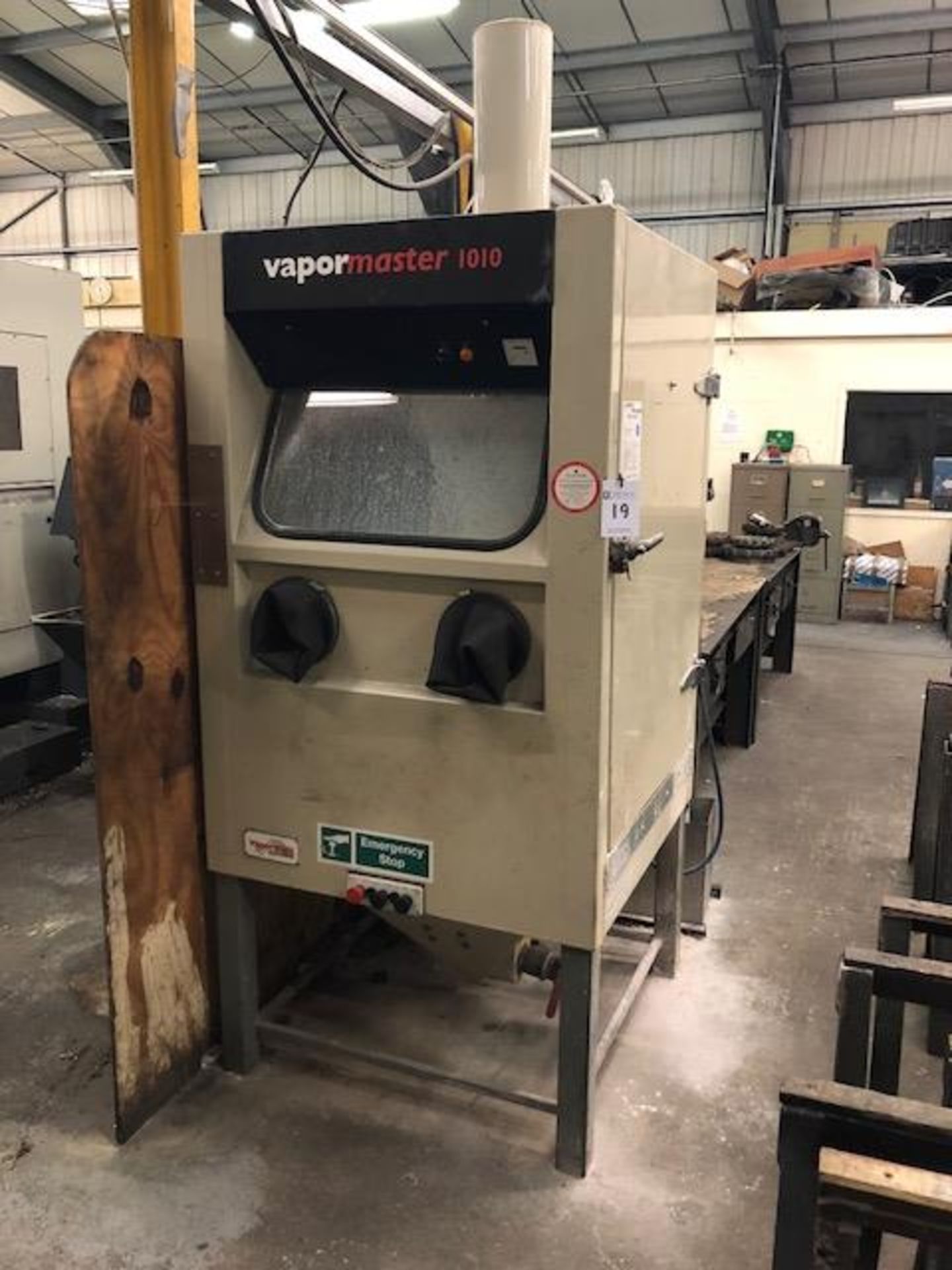 VAPORMATT VAPORMASTER 1010 wet blast cabinet s/n: 9406, Year: 1994