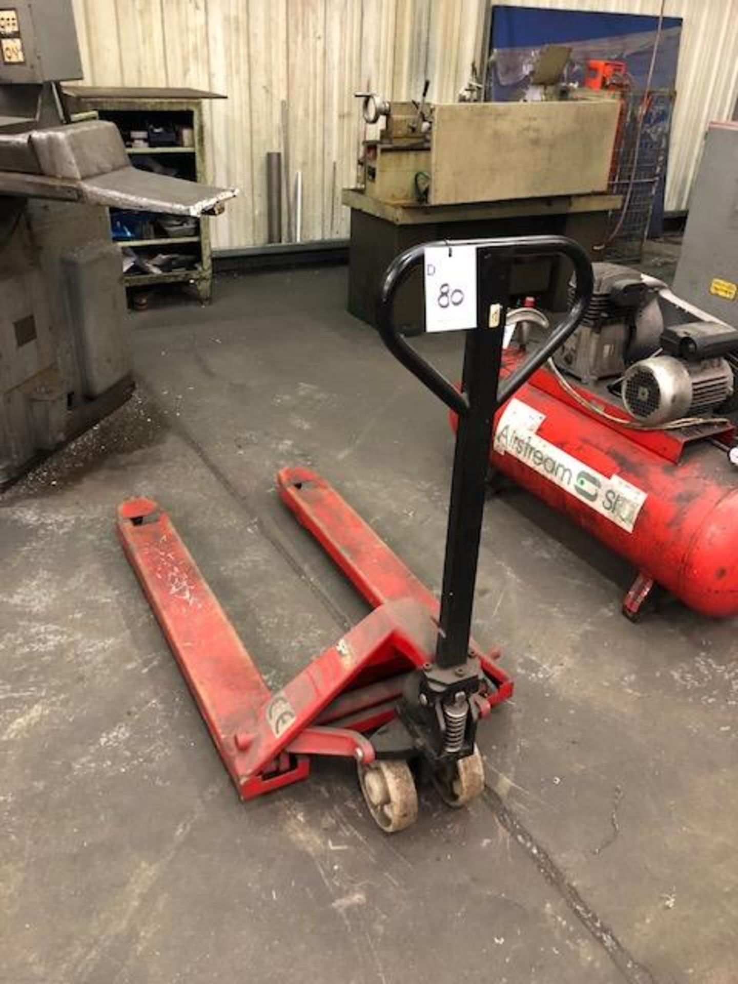 Manual hydraulic pallet truck