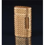 A 18ct yellow gold Dunhill lighter of textured design, stamped ‘Dunhill’ to underside, 4.7 cm high,