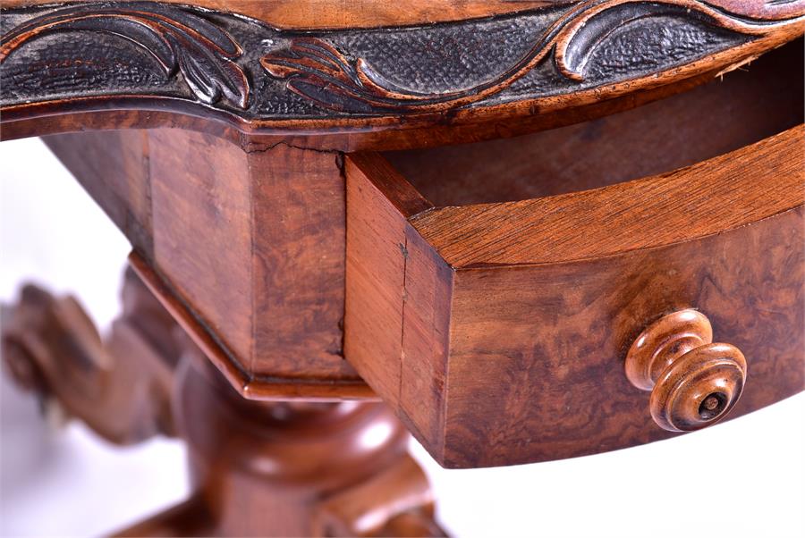 A Victorian figured walnut kidney shaped writing desk with inset leather top over two small - Image 3 of 6