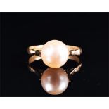 A yellow metal and pearl ring size O, 2.8 grams.