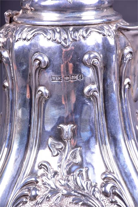 A George V silver teapot in the Victorian style by Walker & Hall, Sheffield 1923, the cover with - Image 4 of 7