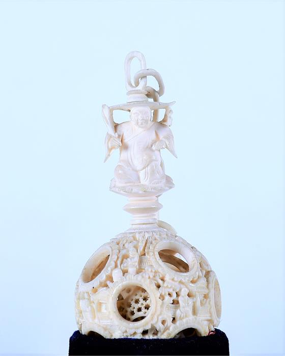 A later 19th Century Chinese Canton ivory chess set one side natural, the other stained red, in a - Image 10 of 15