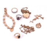 A small collection of jewellery items to include a 9ct yellow gold heart-shaped locket and chain,