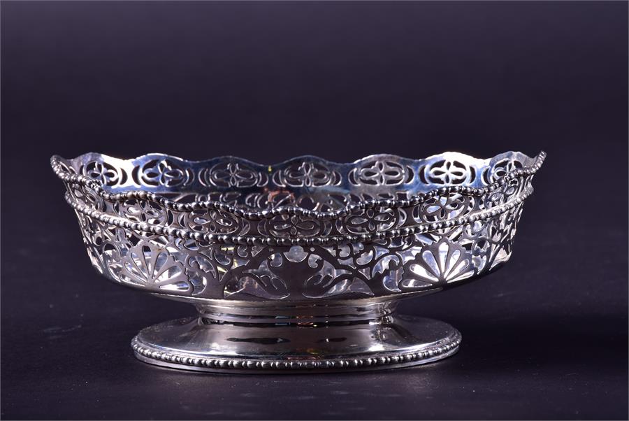 A pair of small Edwardian silver pedestal bowls  maker indistinct, Chester 1908, of pierced border - Image 7 of 8