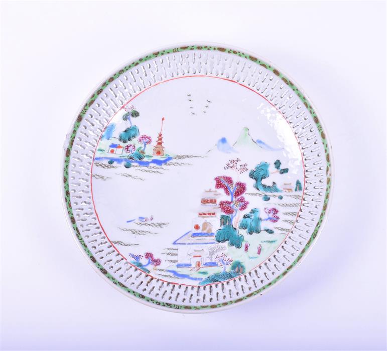 An 18th century Chinese Famille Rose porcelain plate the pierced rim plate decorated with polychrome - Image 2 of 10