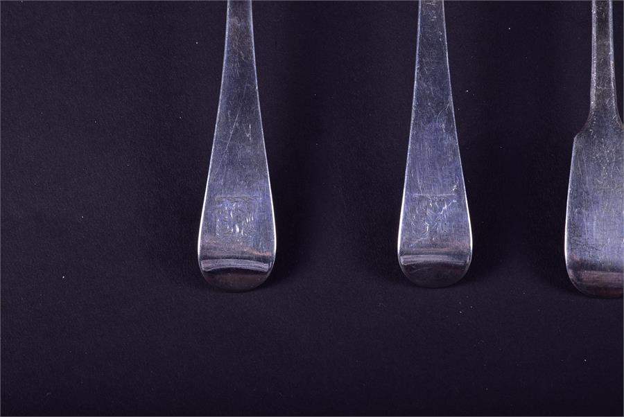 A pair of George III silver basting spoons by George Smith & William Fearn, London 1792, 28.5 cm, - Image 2 of 9