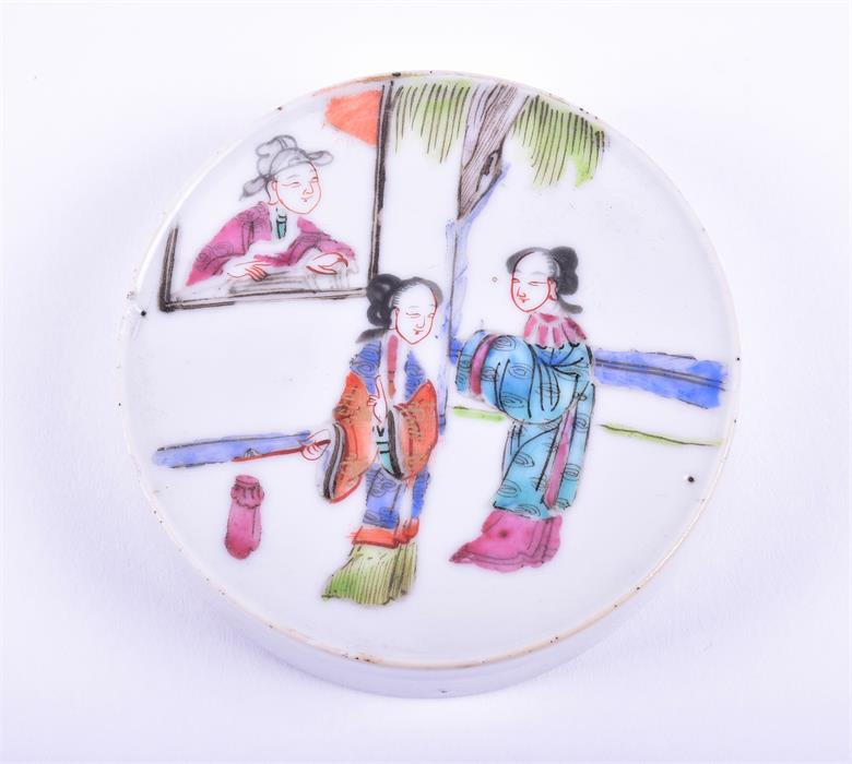 A mid 19th century Qing dynasty Chinese porcelain pot and cover decorated with polychrome indoor - Image 8 of 9