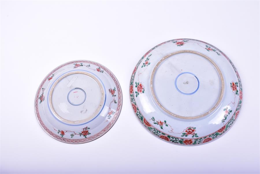 A set of six late 18th/early 19th century Chinese famille verte plates  together with a charger, all - Image 9 of 20