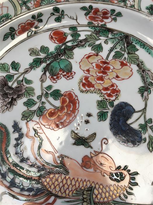 A set of six late 18th/early 19th century Chinese famille verte plates  together with a charger, all - Image 17 of 20