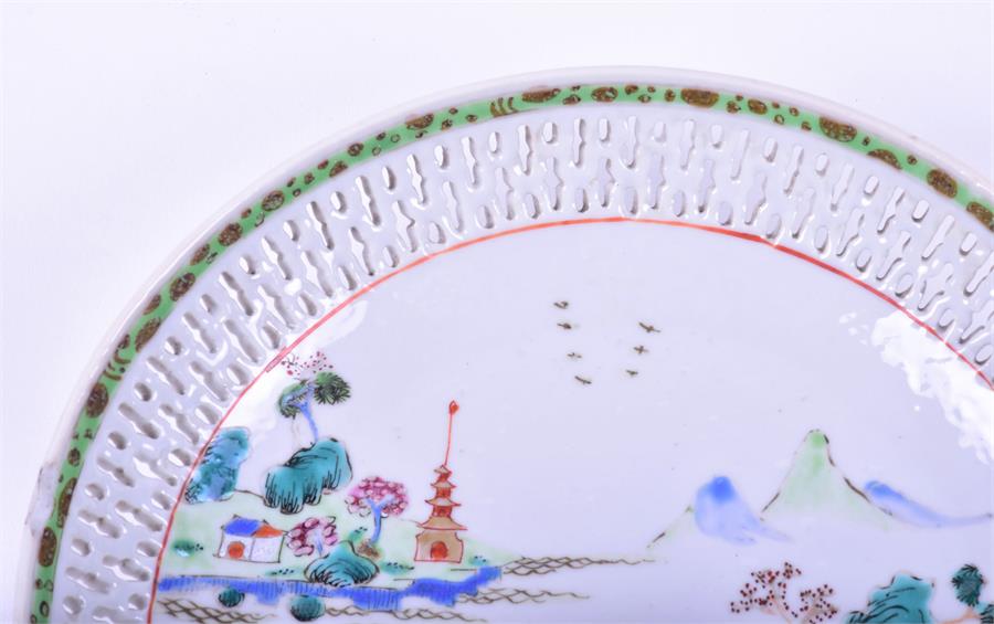 An 18th century Chinese Famille Rose porcelain plate the pierced rim plate decorated with polychrome - Image 4 of 10