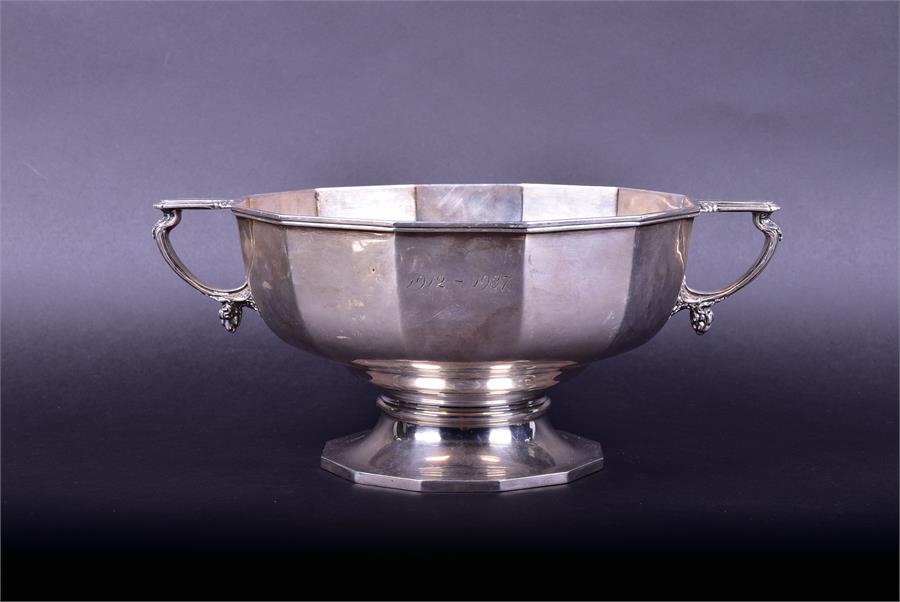 A large George V silver rose bowl Sheffield 1928 by Mappin & Webb, of dodecagonal shape with twin - Image 2 of 10