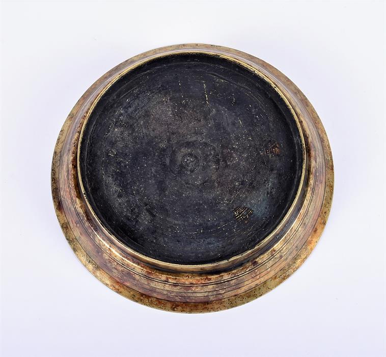 A late 19th/early 20th century Chinese bronze bowl with speckled gilt interior and circular ridged - Image 6 of 6