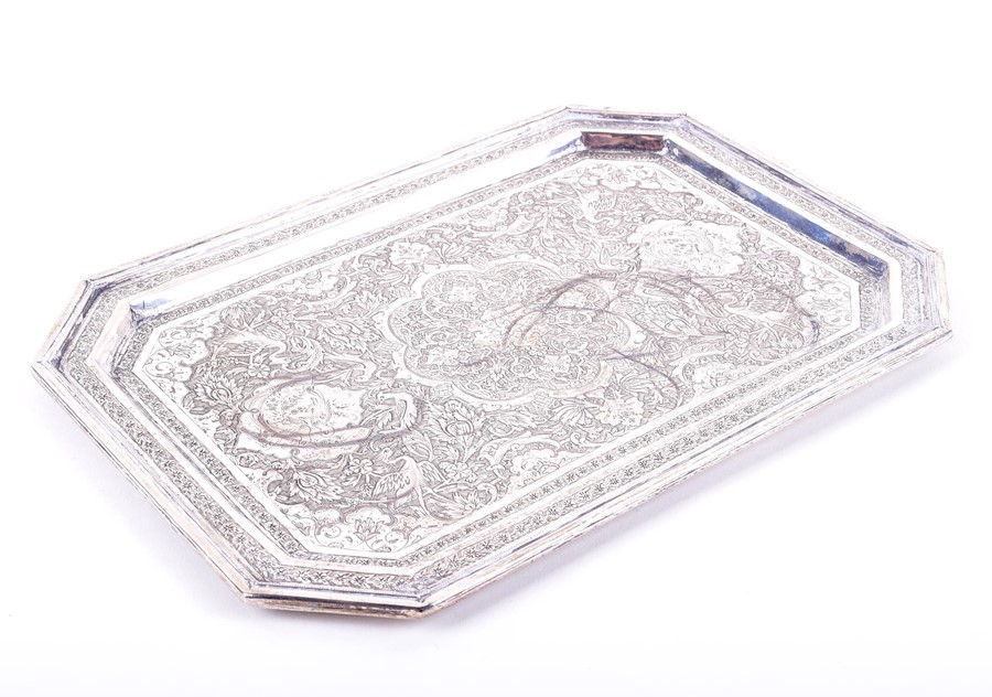 Two Eastern white metal trays   both of rectangular form, with extensive engraved detail and birds - Bild 5 aus 6