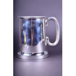A George V silver tankard Sheffield 1932 by Viners, with plain looped handle and clear glass base,