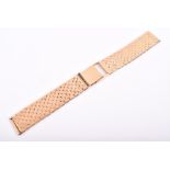 A yellow metal watch strap of snakeskin effect, with Arabic marks, likely 18ct yellow gold. 45