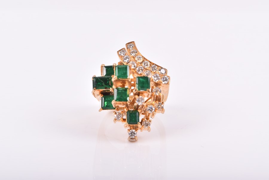 An unusual 14ct yellow gold, diamond, and emerald cocktail ring in the Modernist taste, the uneven - Image 2 of 5