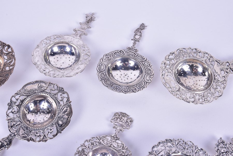 A collection of ten 20th century Dutch tea strainers each with pierced floral rims with pastoral - Image 2 of 5
