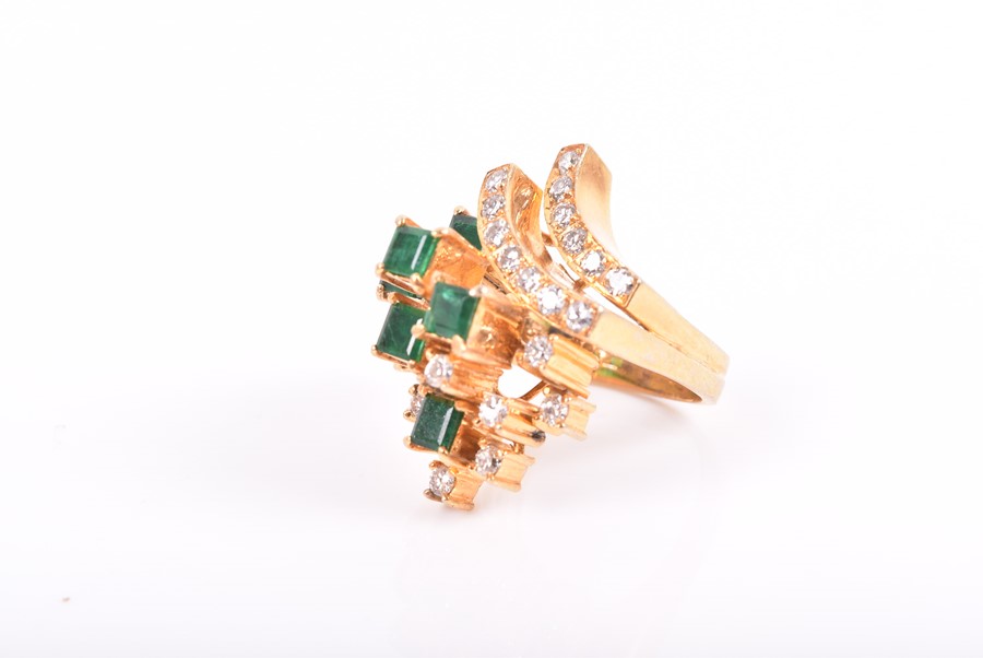 An unusual 14ct yellow gold, diamond, and emerald cocktail ring in the Modernist taste, the uneven - Image 4 of 5