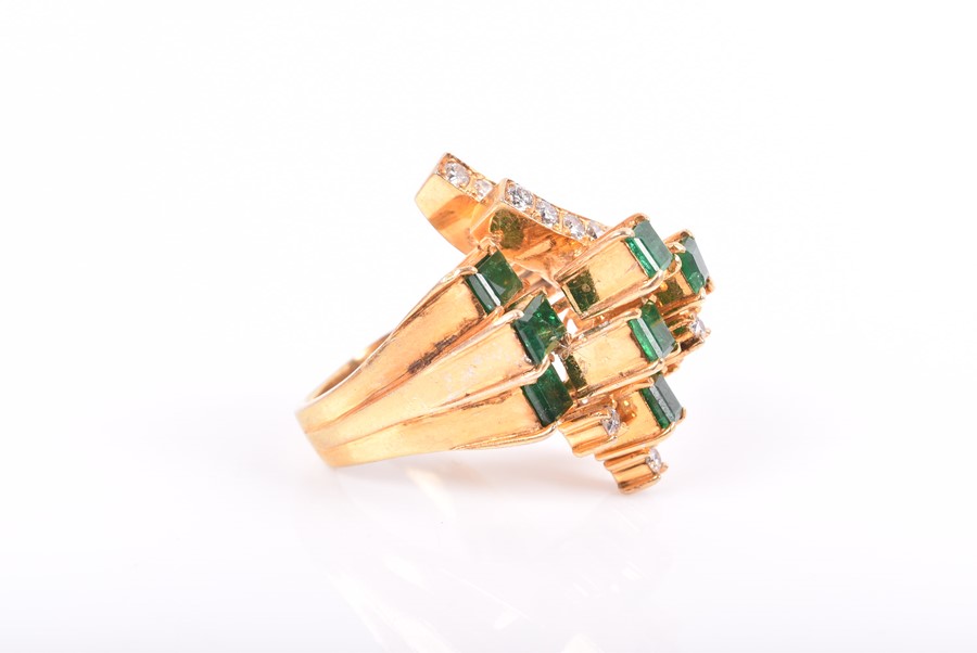 An unusual 14ct yellow gold, diamond, and emerald cocktail ring in the Modernist taste, the uneven - Image 3 of 5