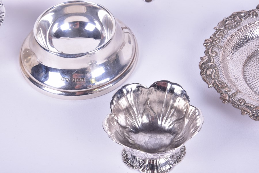 A mid 20th century Dutch silver tea strainer 1955, with flower shaped bowl and leaf handle with rose - Image 4 of 5