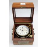 Marine-Chronometer, GUB. Klappbarer Mahagoni-Schaukasten, seitliche Tragegriffe. Facettiert